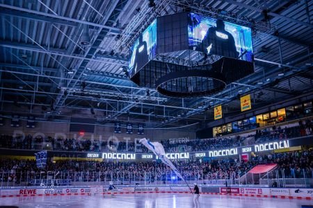 Dresdner Eislwen gegen Klner Haie - PENNY DEL